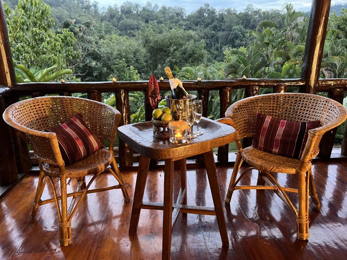 Kanlaya'S Eyrie, Luxury Homestay Pang Mapha Esterno foto