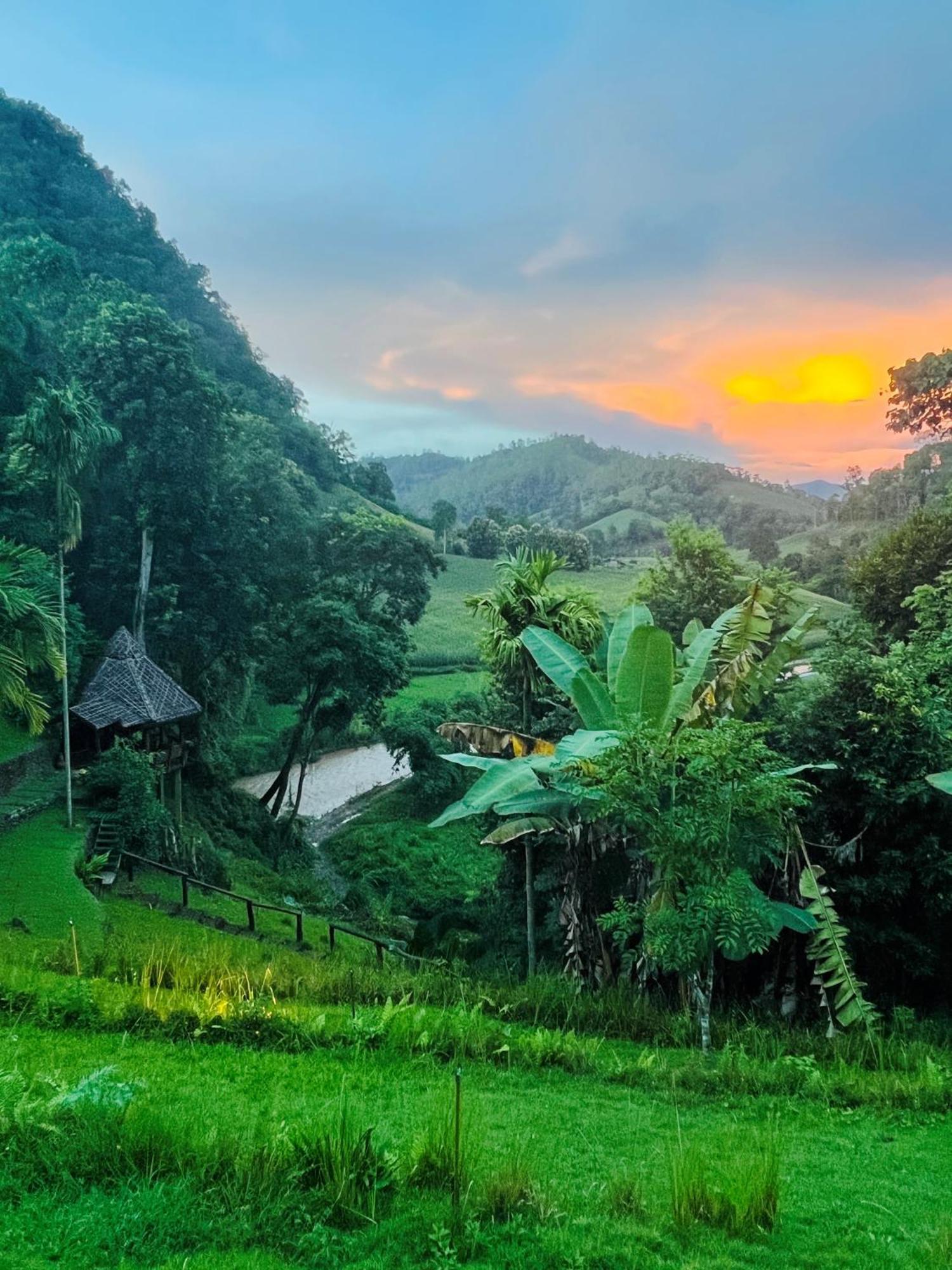 Kanlaya'S Eyrie, Luxury Homestay Pang Mapha Esterno foto