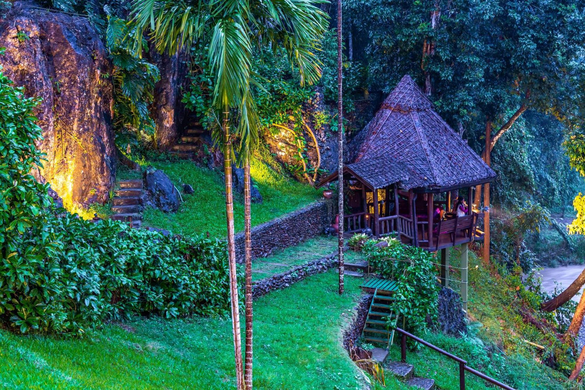 Kanlaya'S Eyrie, Luxury Homestay Pang Mapha Esterno foto