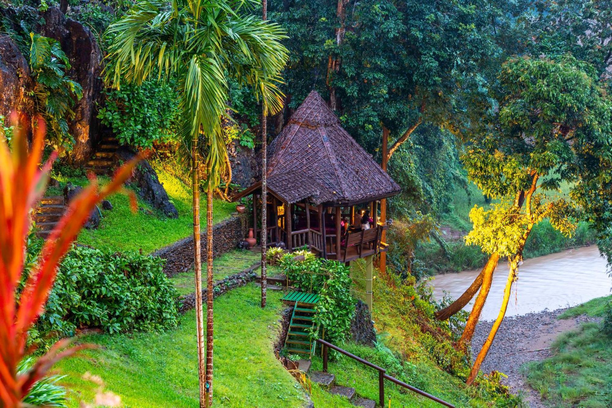Kanlaya'S Eyrie, Luxury Homestay Pang Mapha Esterno foto